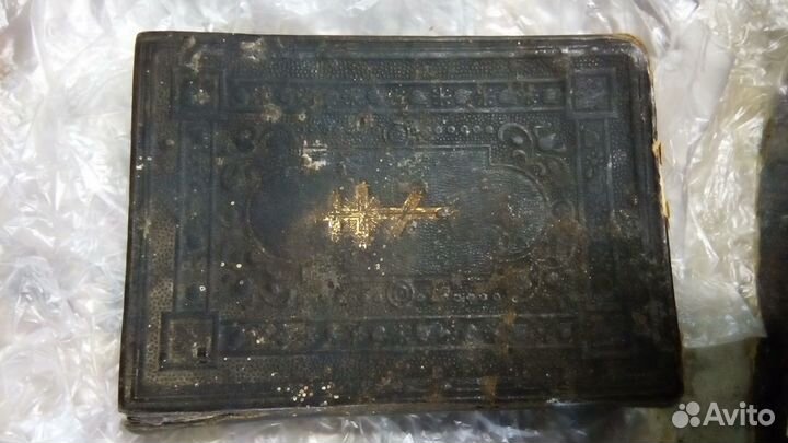 Старинная книга на старославянском