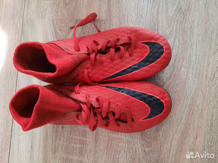 Футбольные бутсы и футзалки