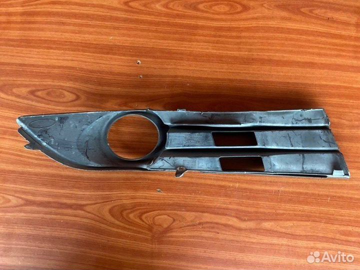 Заглушка бампера передняя левая Vw Touran BSX 2008