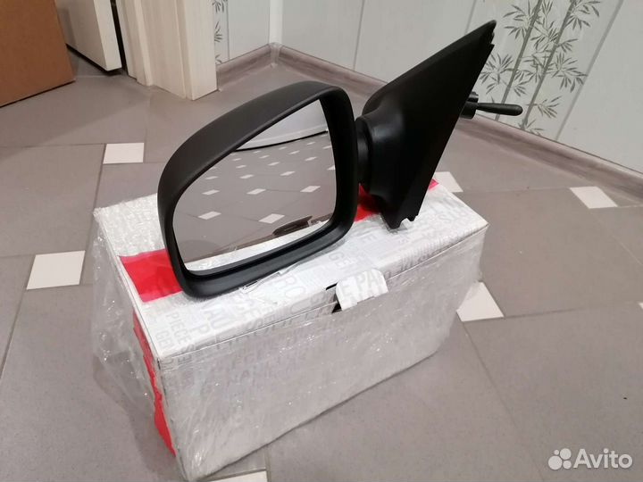 Боковое зеркало