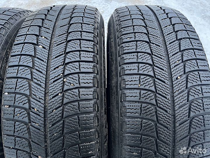 Michelin X-Ice 3 215/65 R17 99T