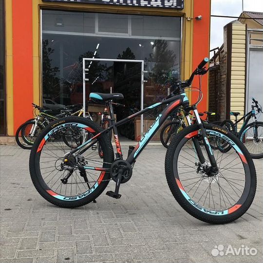 Велосипед на литых дисках. Новый