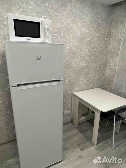 Холодильник Indesit TIA16 - новый