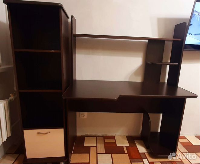 Компьютерный стол с пеналом б/у
