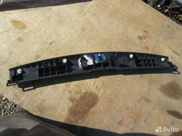 Накладка замка багажника Toyota Corolla Fielder