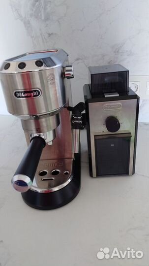 Кофеварка рожковая DeLonghi EC685.M