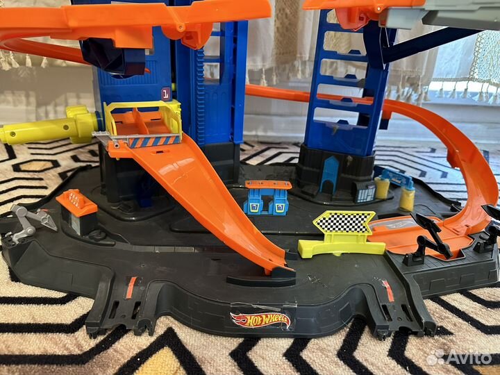 Набор Hot Wheels гараж трэк ultimate garage