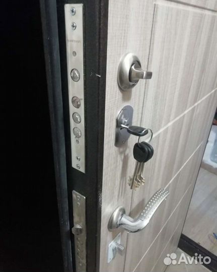 Поменять замок-личинку,ремонт замков,дверные ручек