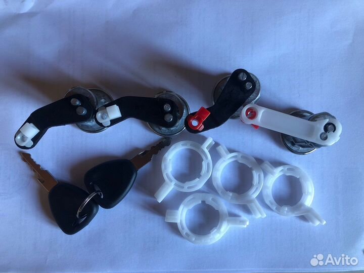 Личинки замка Рено Мастер, Опель Мовано