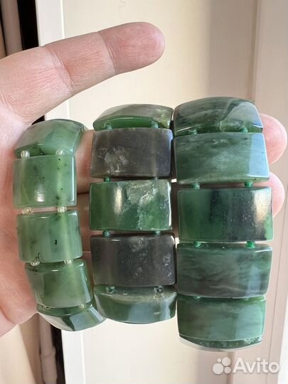 Браслеты из нефрита в ассортименте