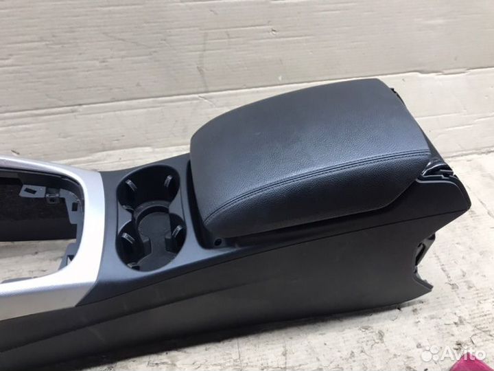 Крышка подлокотника Audi Q5 cglc 2013