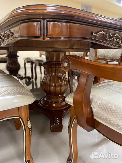 Стол и стулья