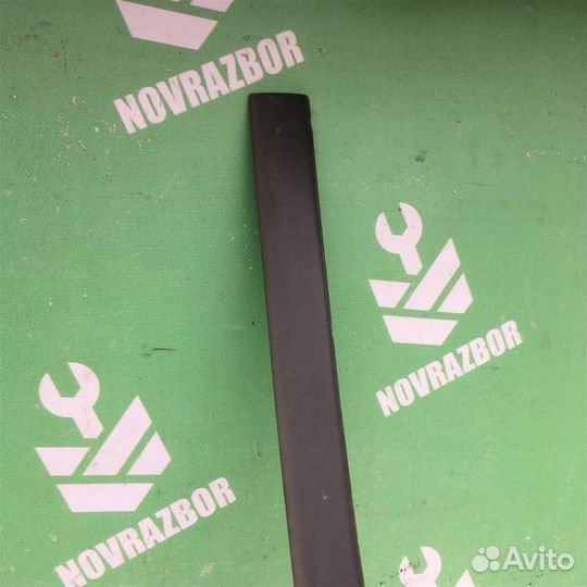 Молдинг передней левой двери Вольво C40