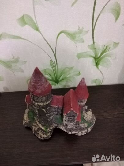 Замок в аквариум