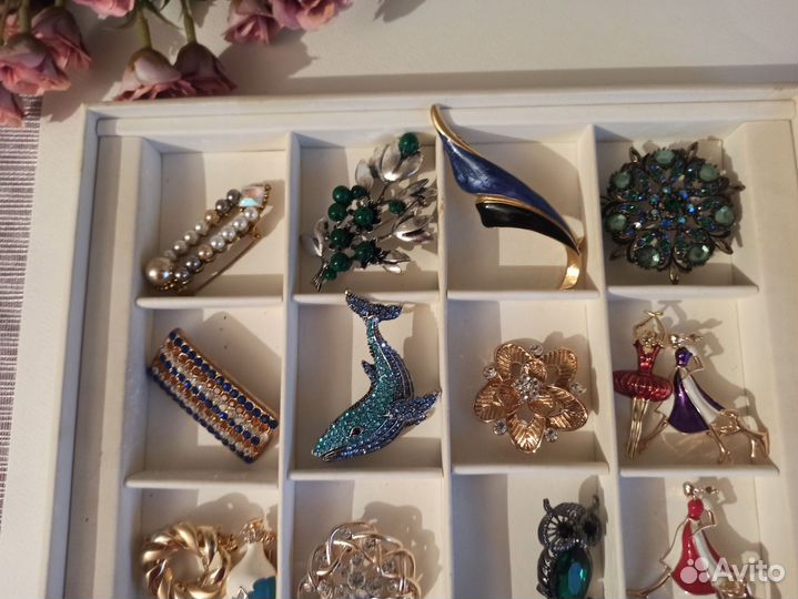 Броши современные