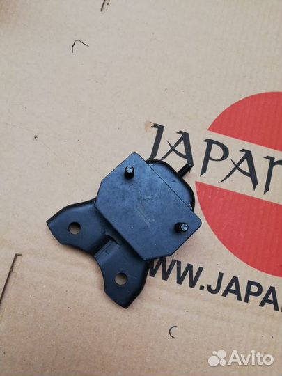 Опора двигателя Mazda SG4239340 awsma1087