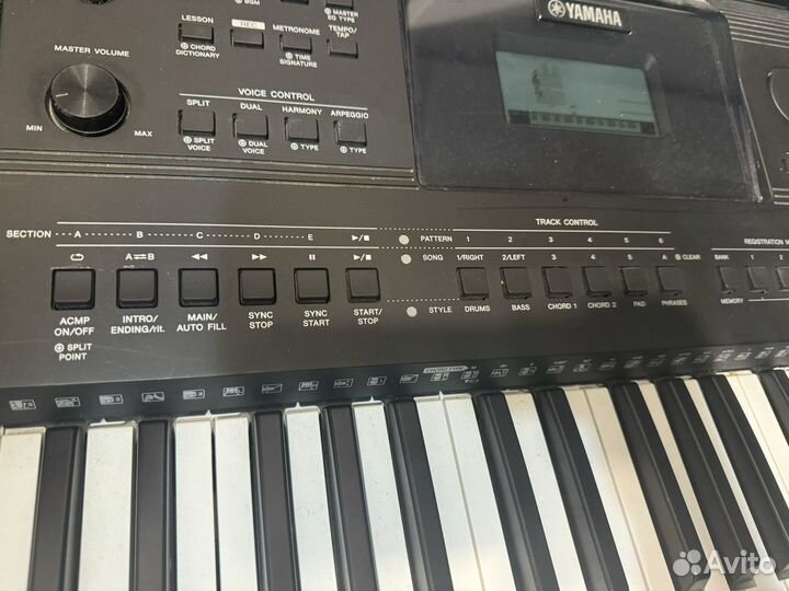 Синтезатор Yamaha PSR-E453 / PSR-EW400