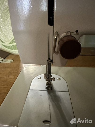 Швейная машинка чайка 143