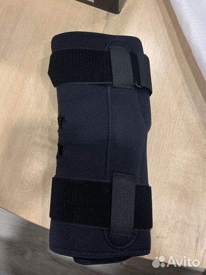 Бандаж на колено компрессионный