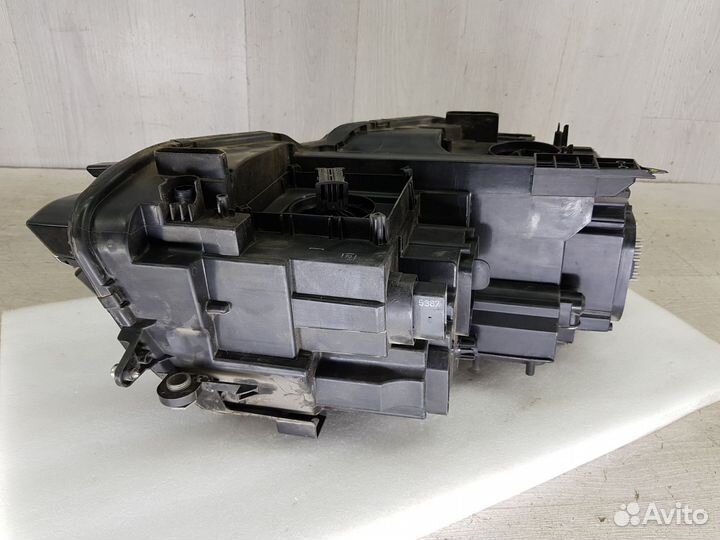 Фара левая Volkswagen Tiguan