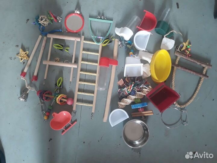 Игрушки поилки для попугаев и грызунов