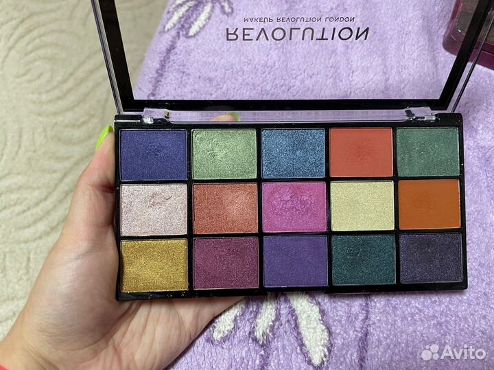 Палетка теней make up revolution reloaded