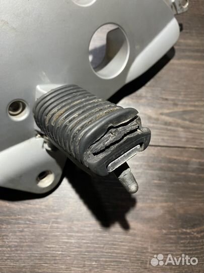 Кронштейн правых подножек для BMW r1150rt