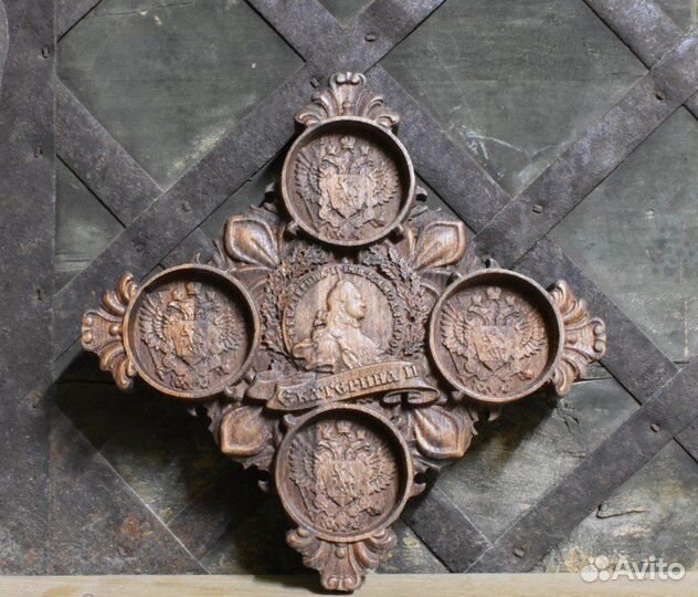 Деревянное резное панно для монет Екатерины 2