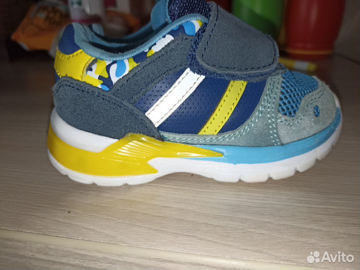 Кроссовки детские