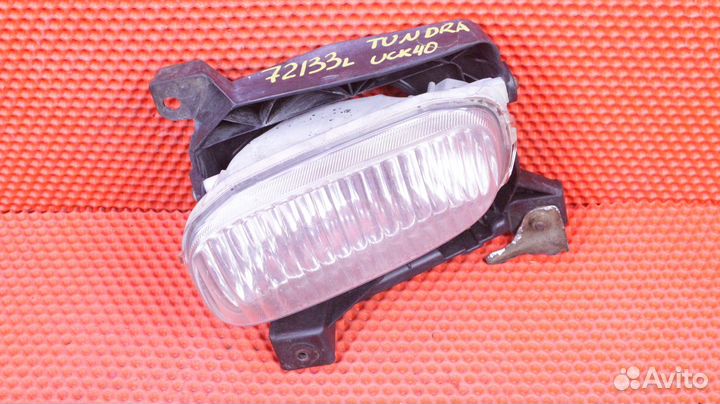 Фара противотуманная левая Toyota Tundra UCK40 2UZ