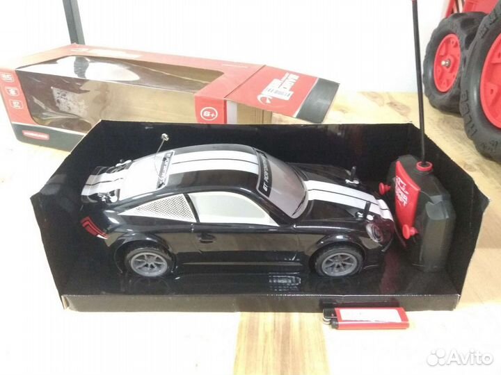 Машина с пультом управления