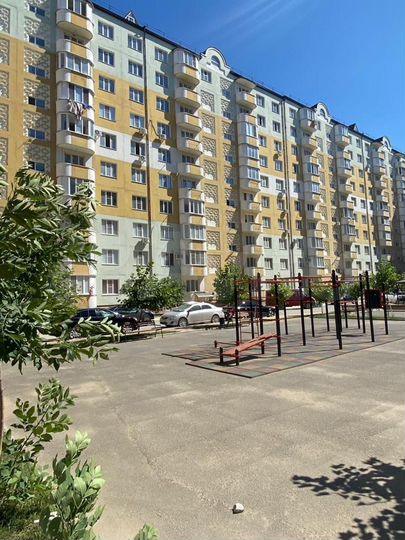 2-к. квартира, 77 м², 2/10 эт.