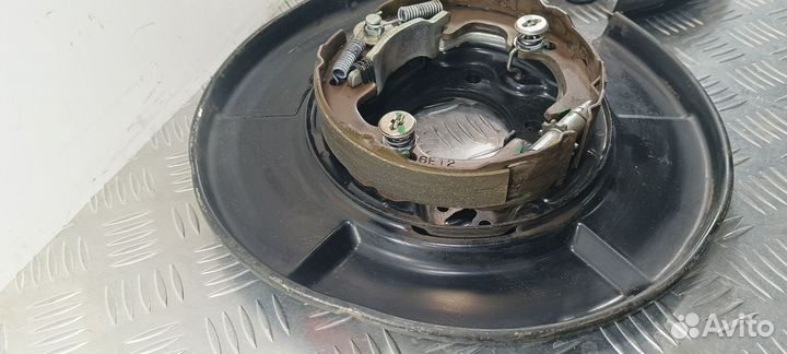 Кожух заднего тормозного диска Toyota Camry 40