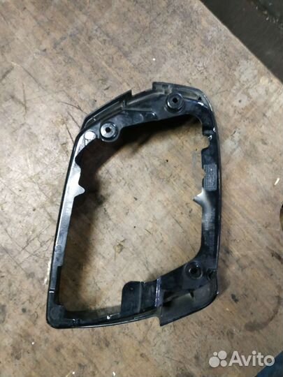 Рамка зеркала левый Genesis G80