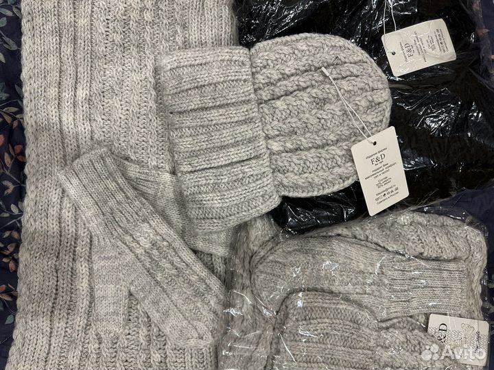 Комплект (шапка,снуд и варешки ) женский новый