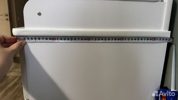 Пеленальный комод белого цвета на колёсиках