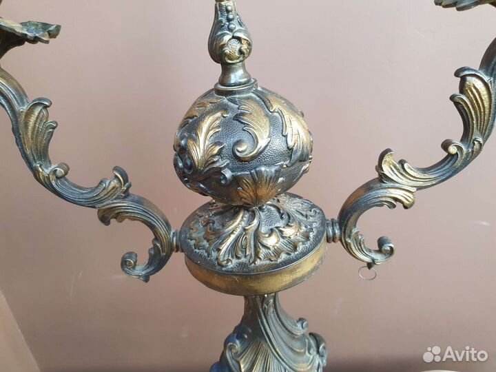 Огромный бронзовый настольный светильник