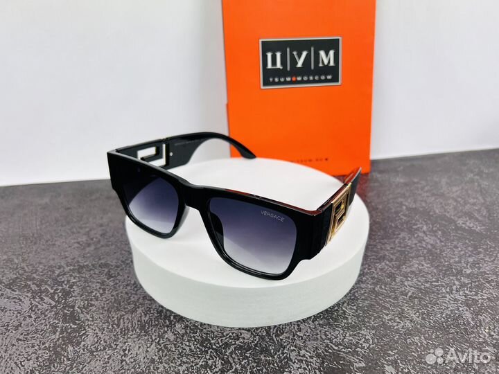 Солнцезащитные очки Versace