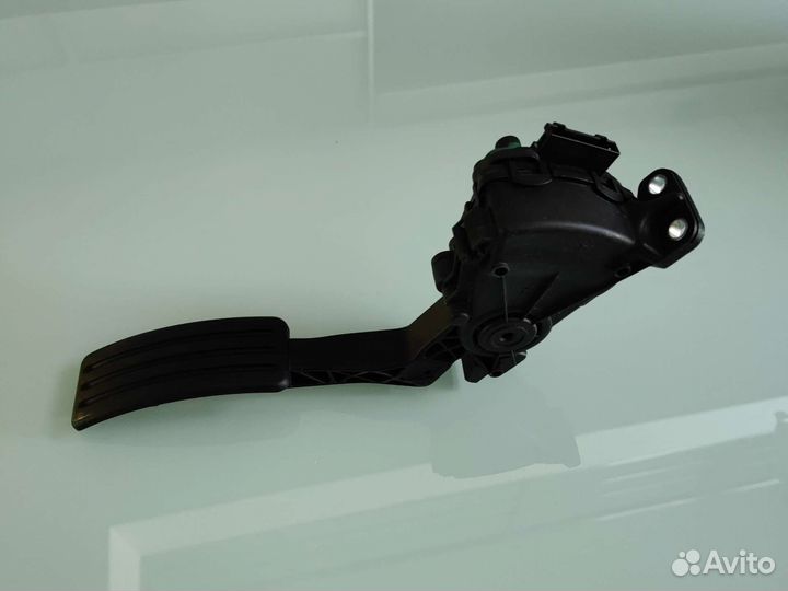 Педаль газа Nissan almera