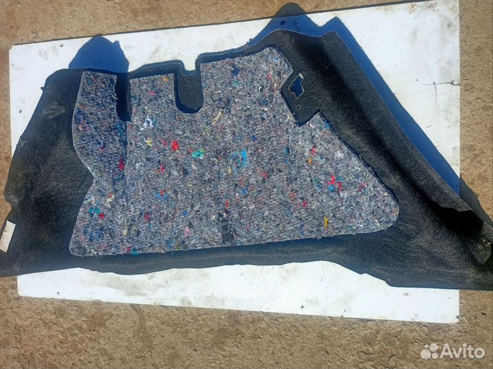 Обшивка отсека багажника правая Renault Sandero 2