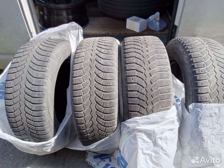 Bridgestone Blizzak Spike-01 265/65 R17 116