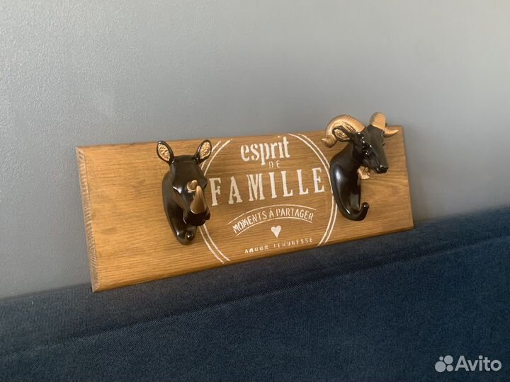 Вешалка настенная