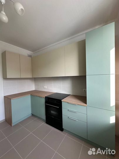 Кухня в потолок на заказ