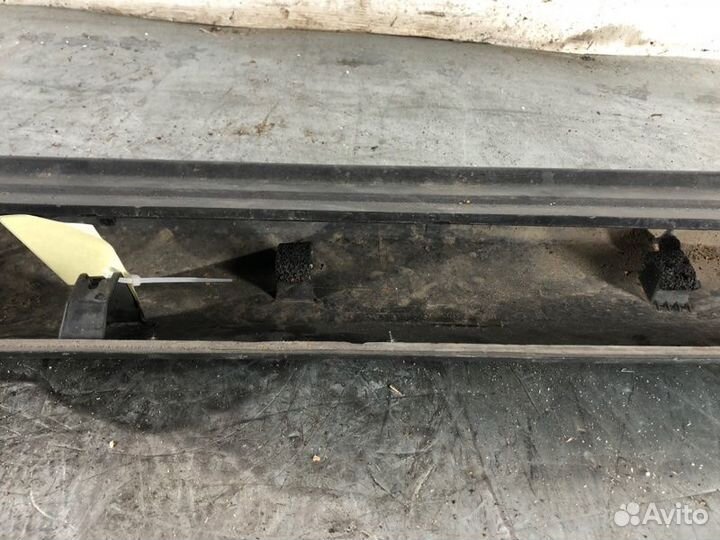 Молдинг двери передний правый Toyota Rav4 40