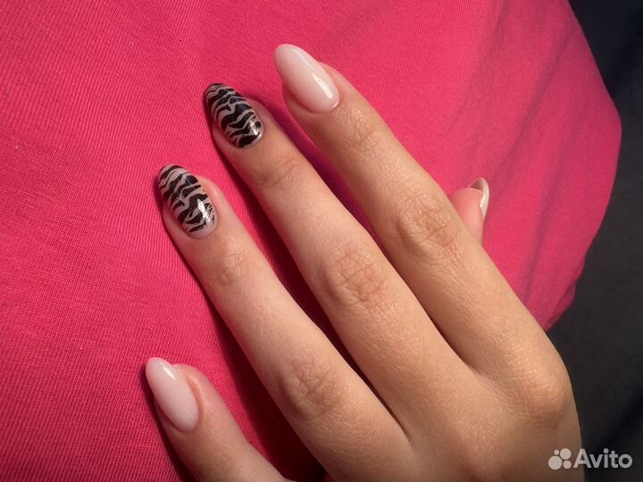 Модель на маникюр