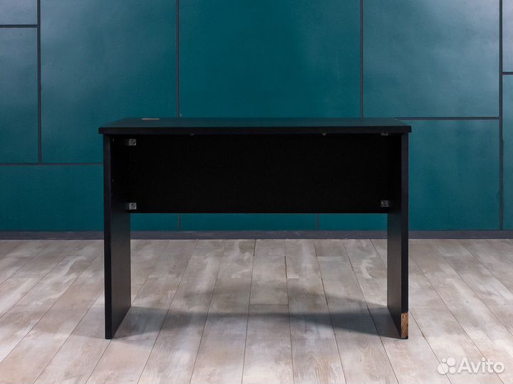 Офисный стол для менеджера