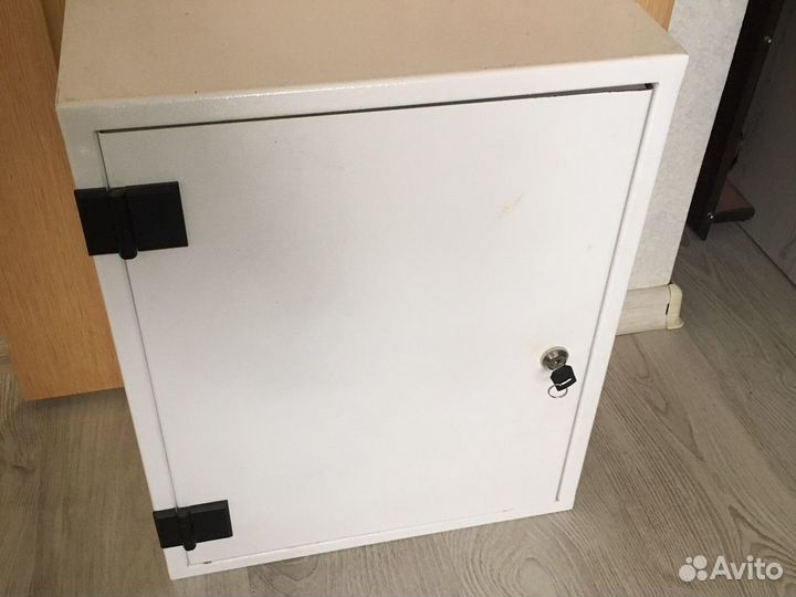 Шкафчик металлический сейф