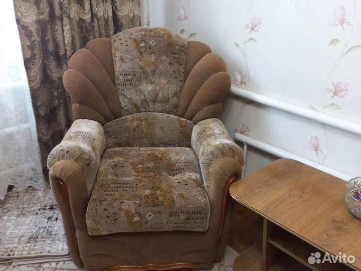 Угловой диван и кресло бу