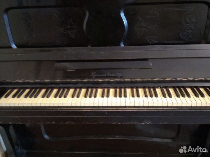 Пианино Красный октябрь
