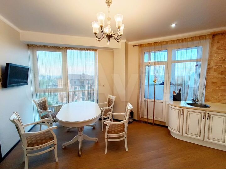 3-к. квартира, 131,8 м², 4/14 эт.